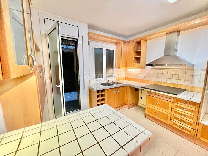 Casas en venta y pisos alquiler - 3