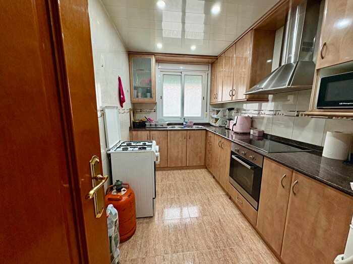 Casas en venta y pisos alquiler - 3
