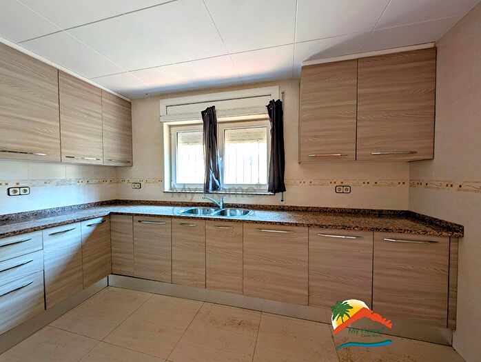 Casas en venta y pisos alquiler - 3