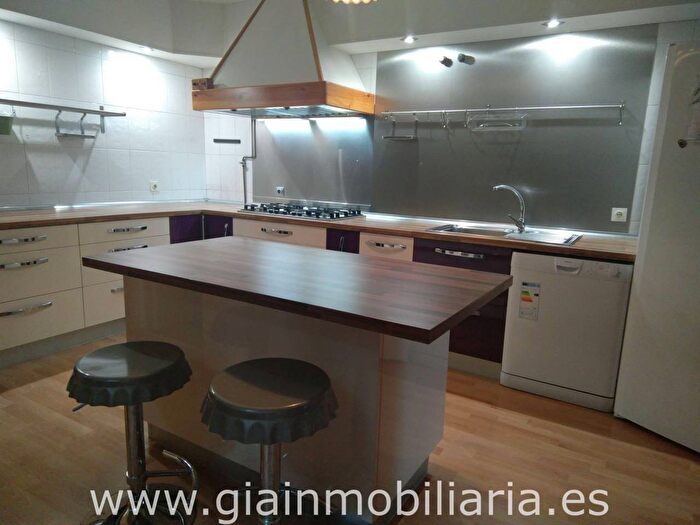 Casas en venta y pisos alquiler - 1