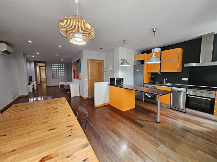 Casas en venta y pisos alquiler - 1