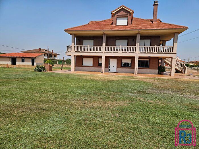Casa en venta en Chozas de Abajo, León de 7 habitaciones