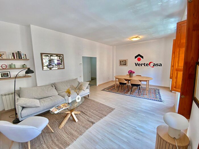Casas en venta y pisos alquiler - 1