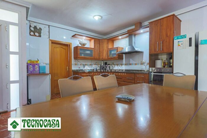 Casas en venta y pisos alquiler - 3