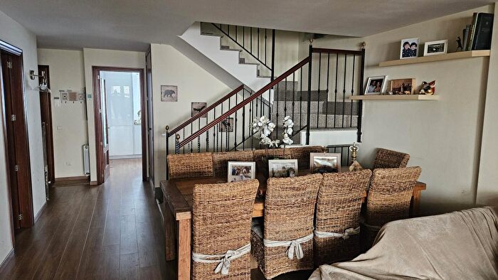 Casas en venta y pisos alquiler - 2