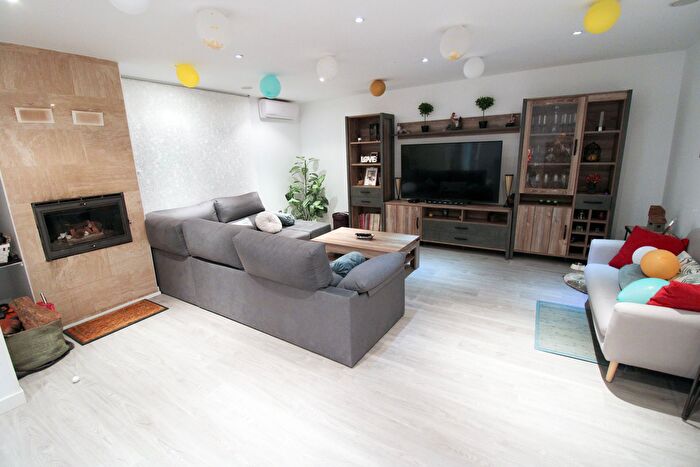 Casas en venta y pisos alquiler - 2