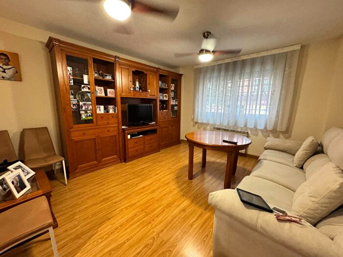 Casas en venta y pisos alquiler - 2