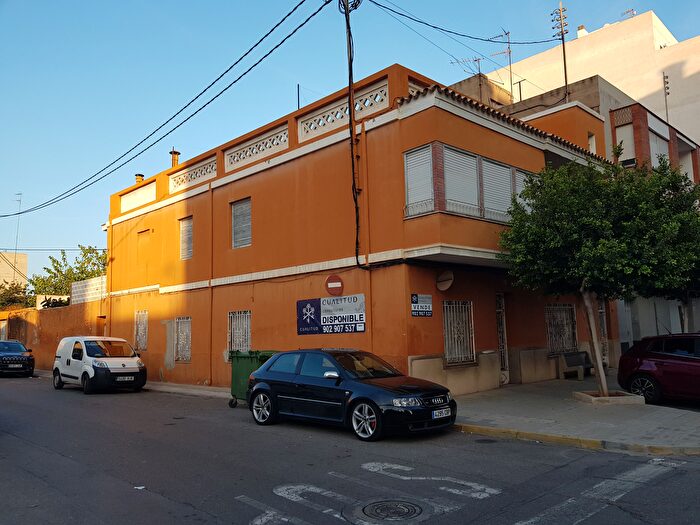 Casas en venta y pisos alquiler - 1
