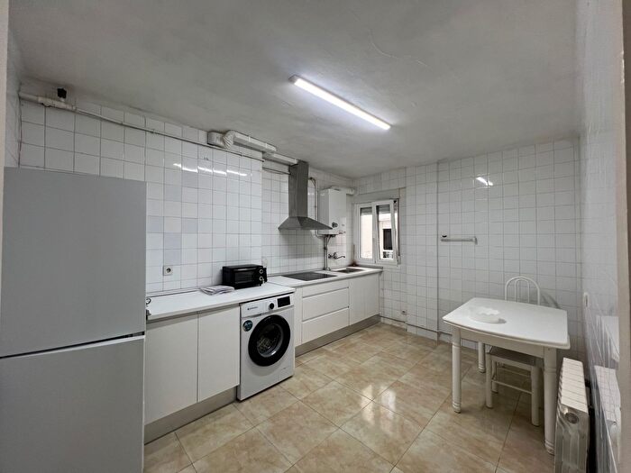 Casas en venta y pisos alquiler - 1