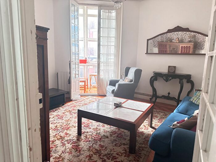 Casas en venta y pisos alquiler - 1