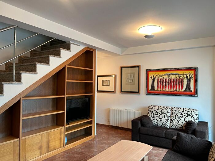 Casas en venta y pisos alquiler - 1