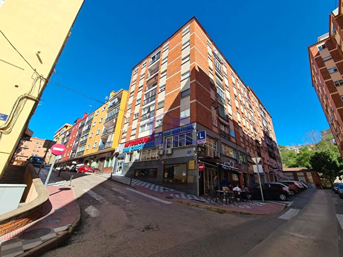 Casas en venta y pisos alquiler - 1