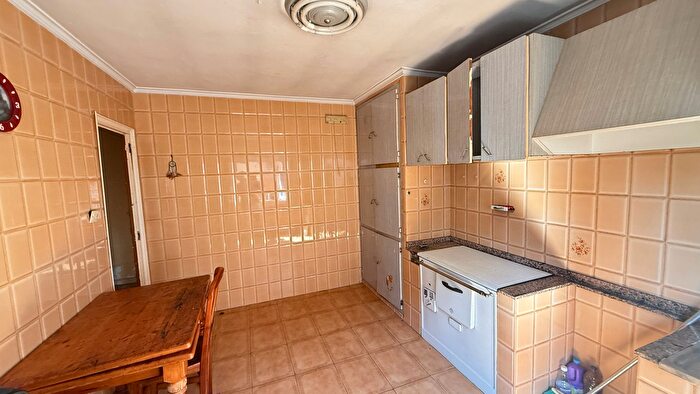 Casas en venta y pisos alquiler - 3
