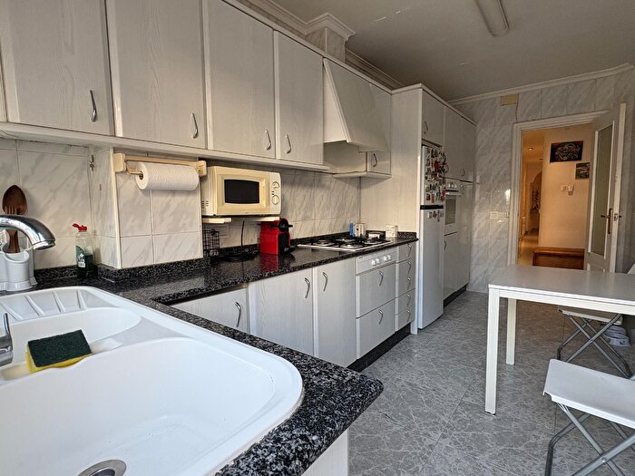 Casas en venta y pisos alquiler - 1