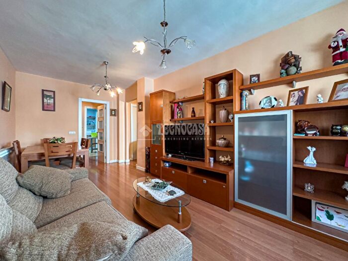 Casas en venta y pisos alquiler - 1