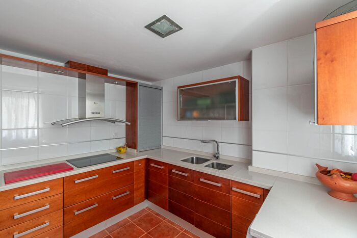 Casas en venta y pisos alquiler - 3