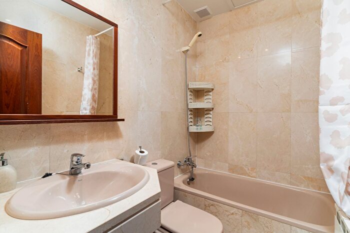 Casas en venta y pisos alquiler - 3
