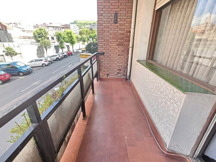 Casas en venta y pisos alquiler - 1