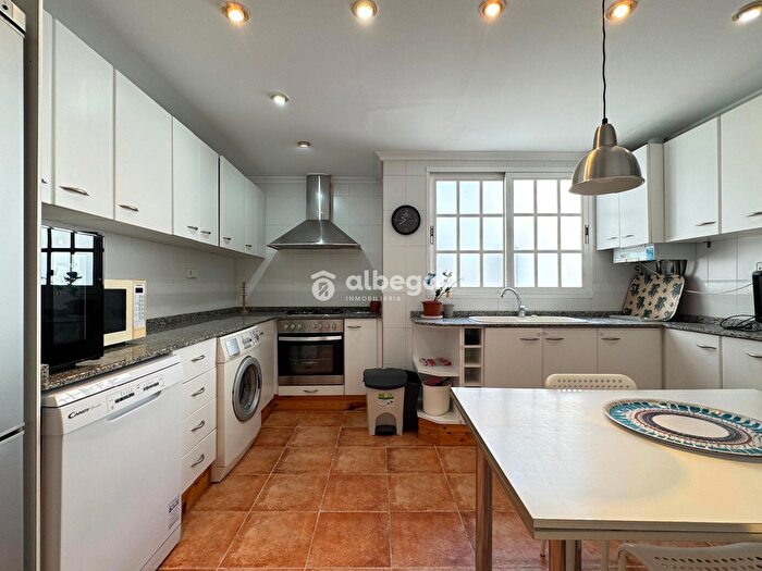 Casas en venta y pisos alquiler - 3