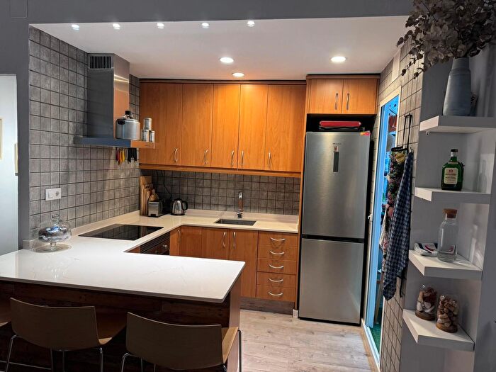 Casas en venta y pisos alquiler - 2