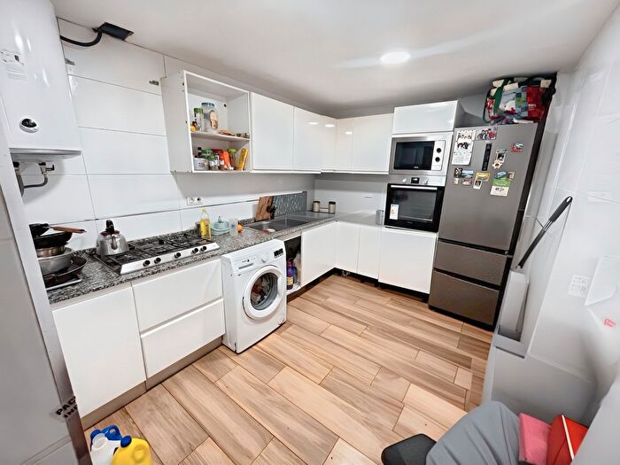 Piso en venta en Rascanya, Torrefiel de 4 habitaciones