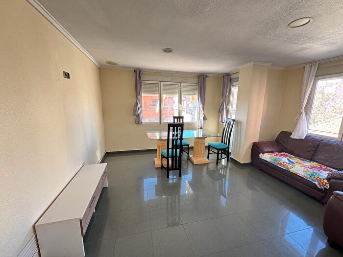 Casas en venta y pisos alquiler - 3