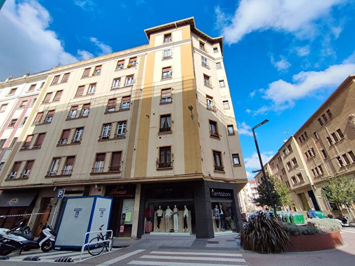 Casas en venta y pisos alquiler - 1