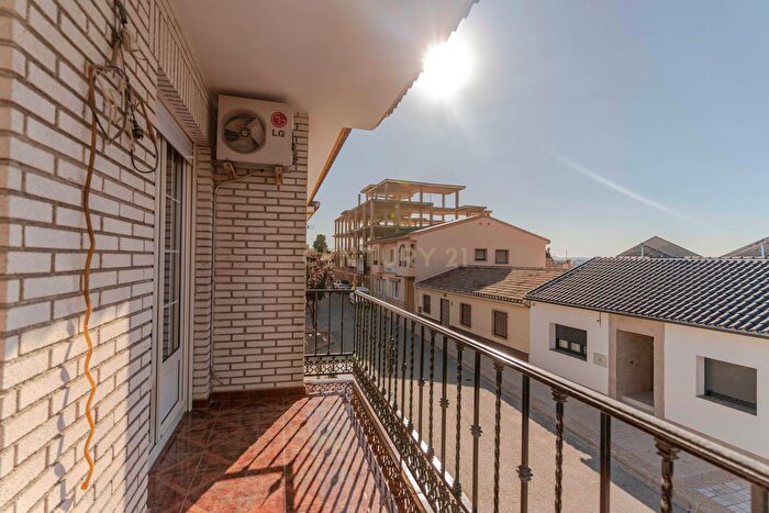 Casas en venta y pisos alquiler - 3