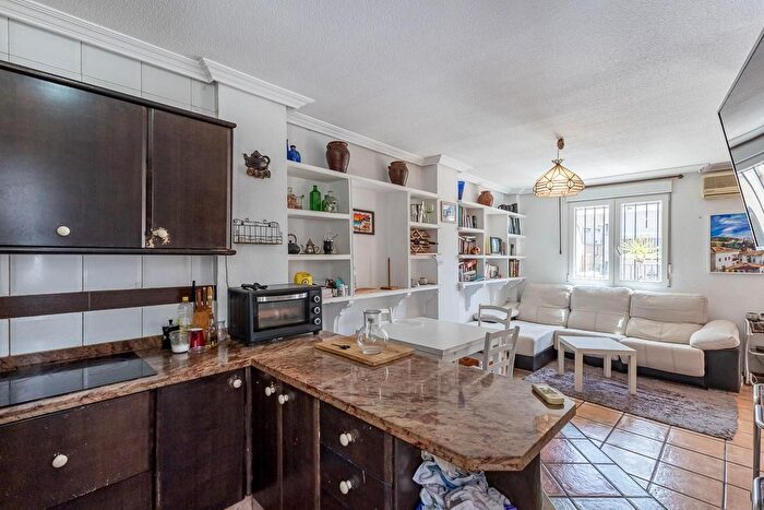 Casas en venta y pisos alquiler - 3