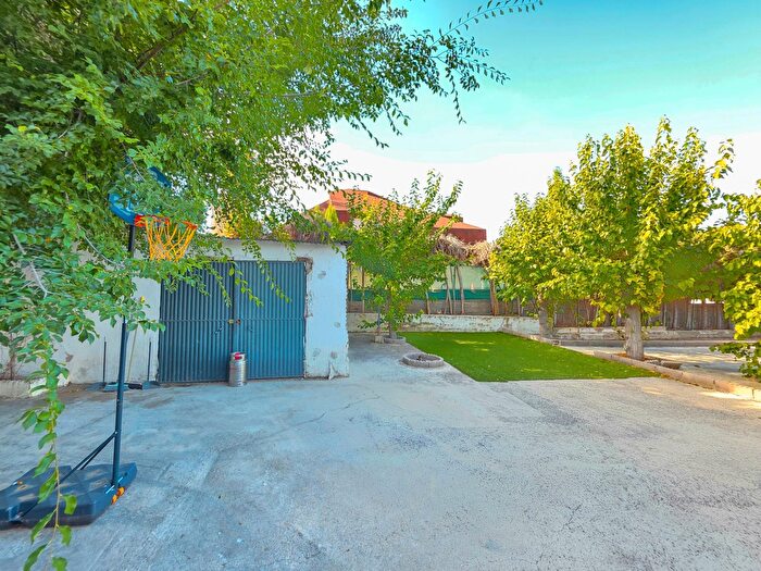 Casas en venta y pisos alquiler - 2