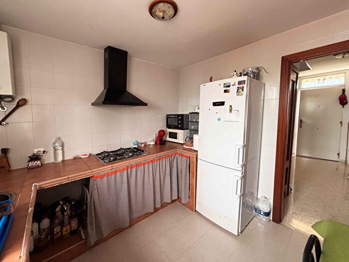 Casas en venta y pisos alquiler - 3