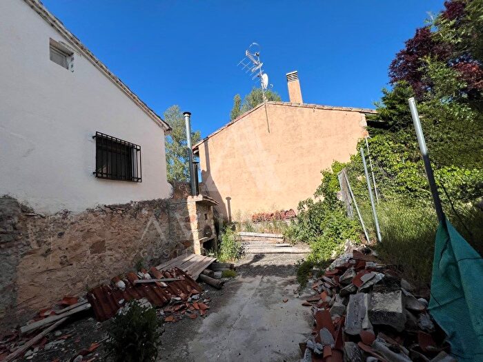 Casas en venta y pisos alquiler - 3