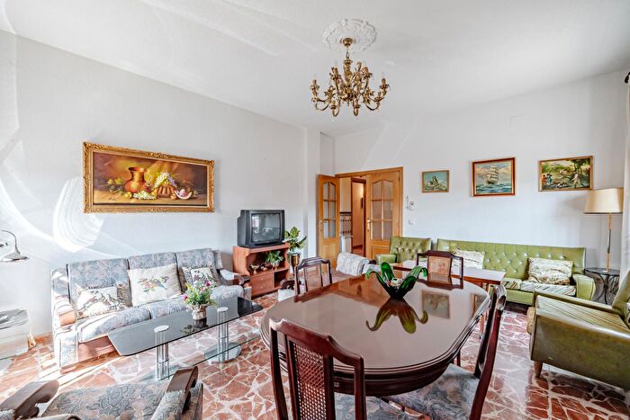Casas en venta y pisos alquiler - 2