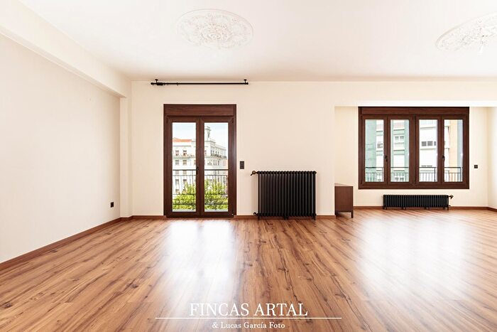 Casas en venta y pisos alquiler - 1