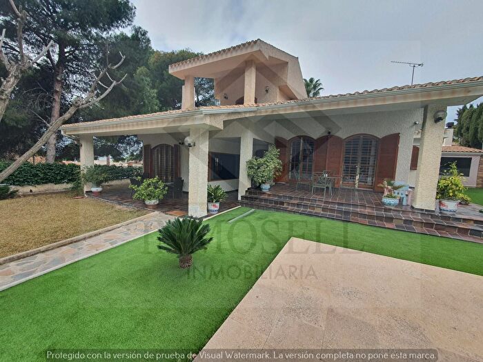 Casa en venta en Casco Urbano, Los Vientos Casa Ros de 4 habitaciones