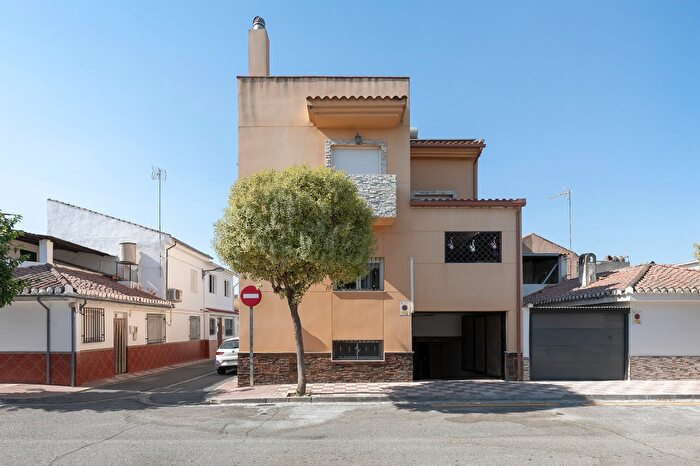 Casas en venta y pisos alquiler - 1