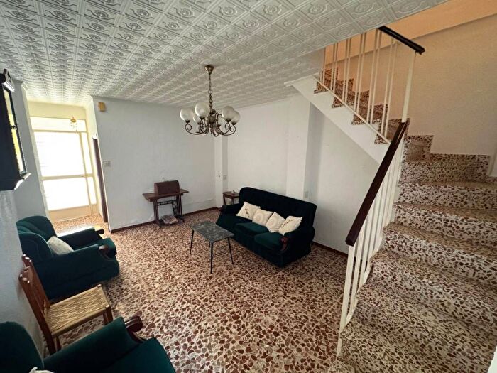 Casas en venta y pisos alquiler - 1