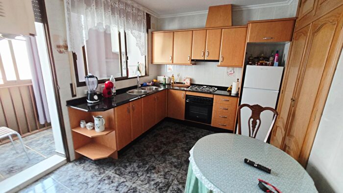 Casas en venta y pisos alquiler - 3