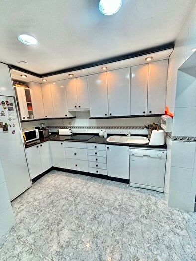 Casas en venta y pisos alquiler - 3