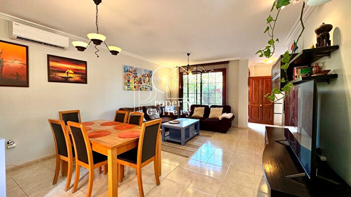 Casas en venta y pisos alquiler - 3