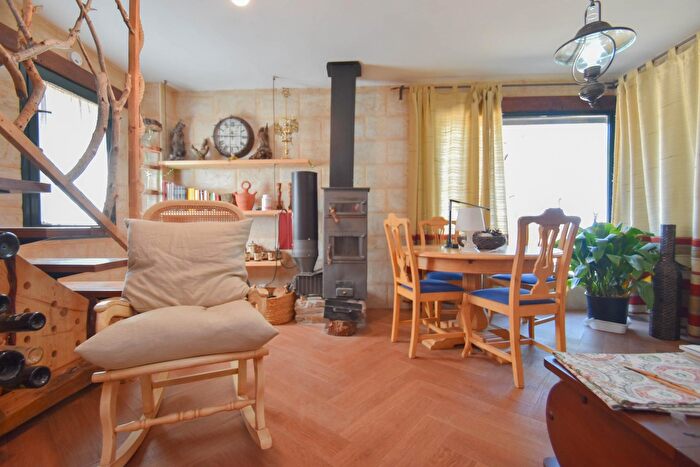 Casas en venta y pisos alquiler - 3