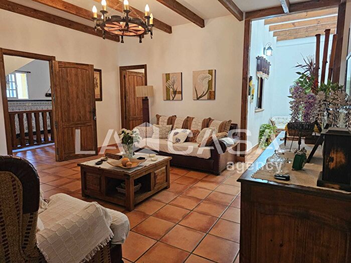 Casas en venta y pisos alquiler - 3