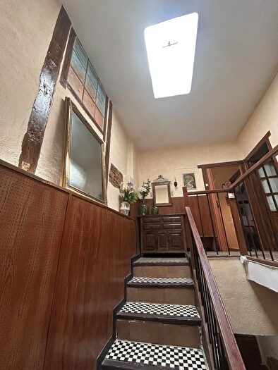 Casas en venta y pisos alquiler - 3