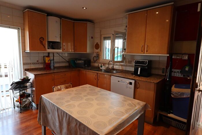 Casas en venta y pisos alquiler - 3