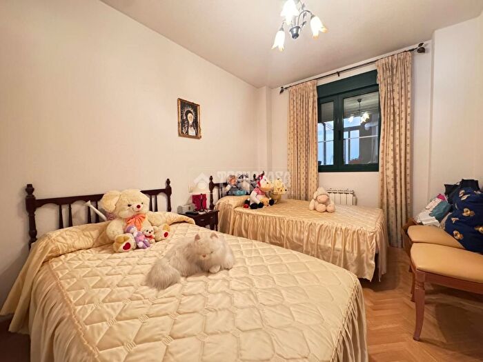 Casas en venta y pisos alquiler - 3