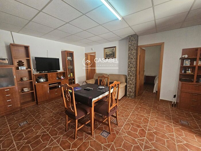 Casas en venta y pisos alquiler - 1