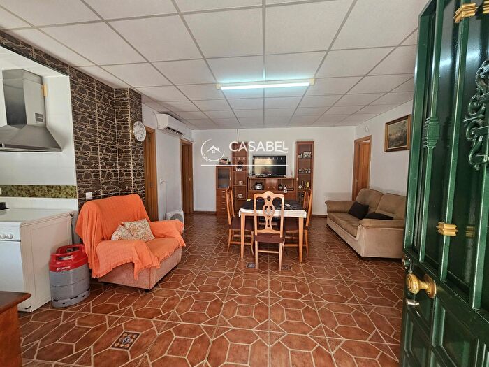 Casas en venta y pisos alquiler - 3