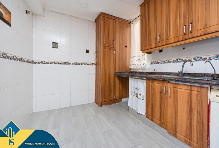 Casas en venta y pisos alquiler - 3