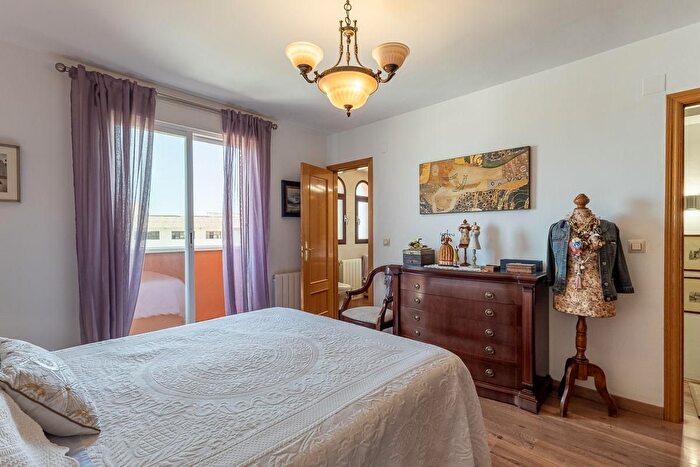 Casas en venta y pisos alquiler - 3