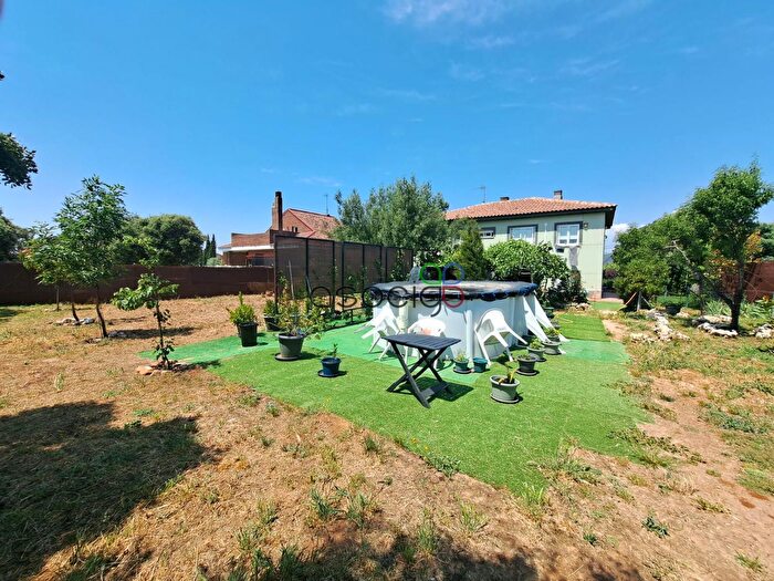 Casa en venta en Valdeaveruelo, Guadalajara de 3 habitaciones